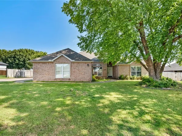 230 Pine Meadow Dr, Farmington, AR 72730