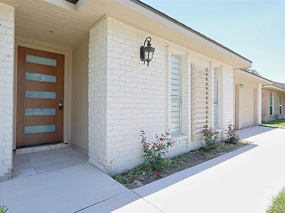 3rd image of 11219 Newbrook Dr