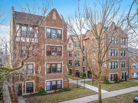 4th image of 2613 W Berwyn Ave APT 2