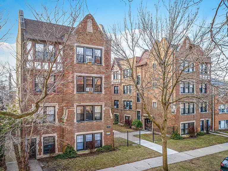 2613 W Berwyn Ave — Photo 4