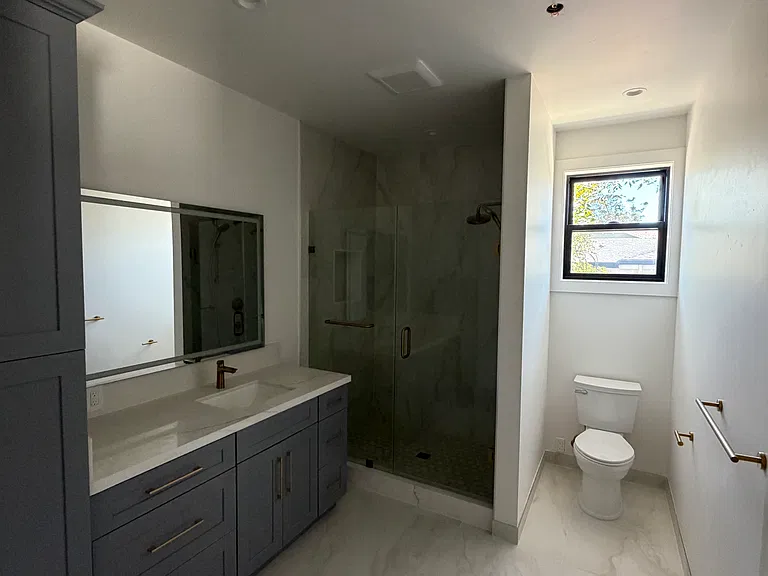 565 Seymour St — Photo 24