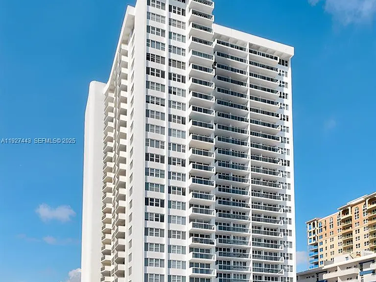 3140 S Ocean Dr #511 — Photo 1