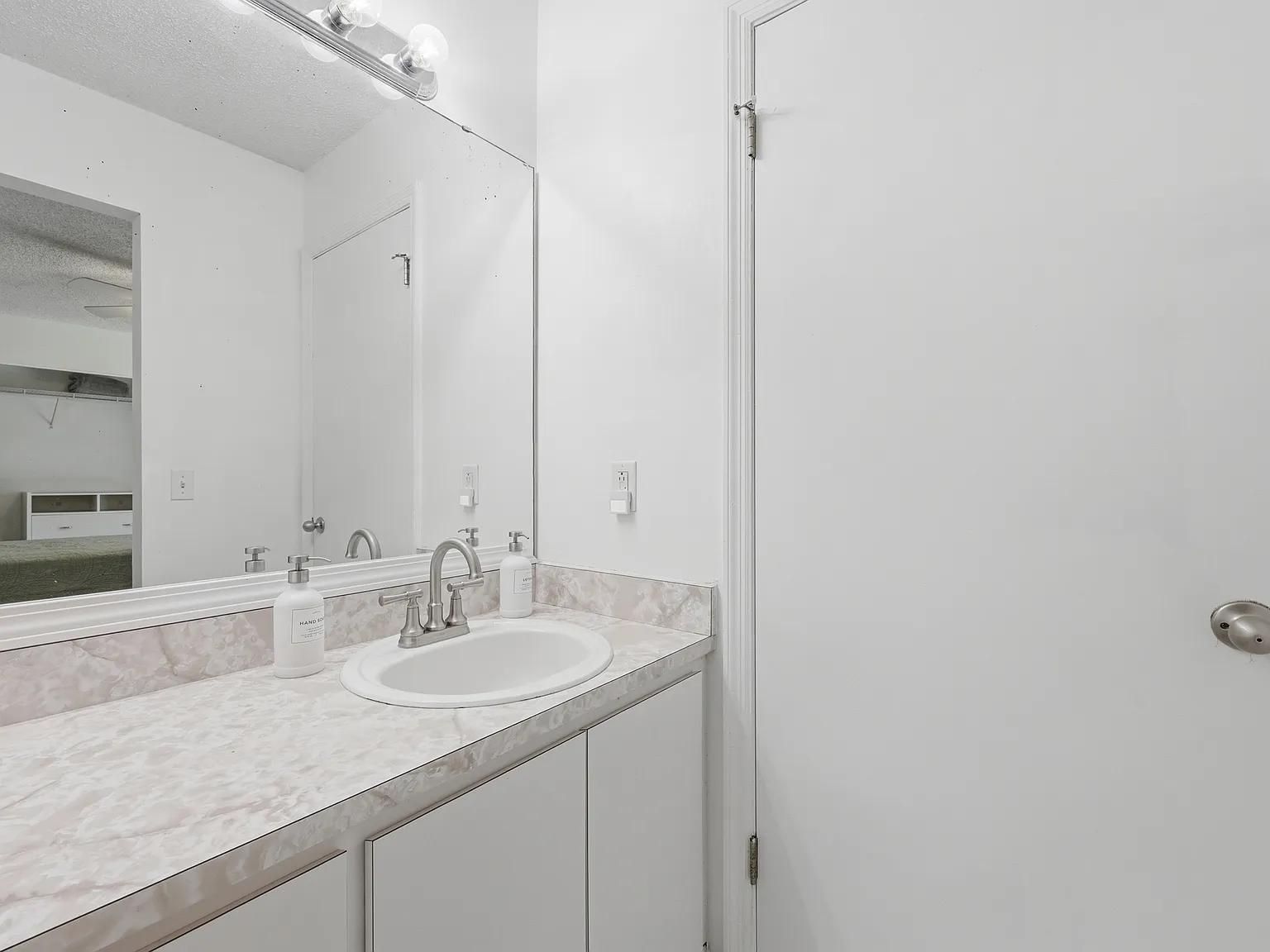 2 bed, 1016 sqft, $2,200 — Photo 3