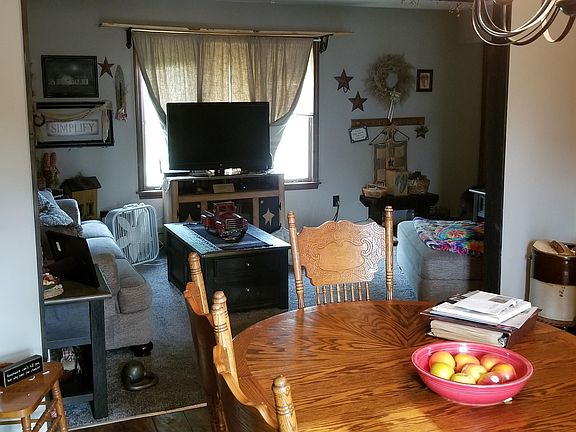 3rd image of 1300 Sequoia Ln