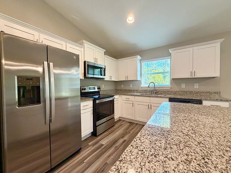 210 Oak Ln — Photo 11