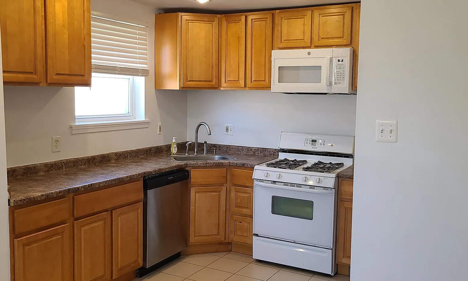 2 bed, 960 sqft, $1,550 — Photo 3