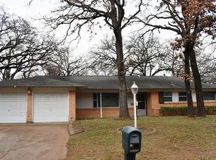 612 Hillview Dr, Hurst, TX 76054