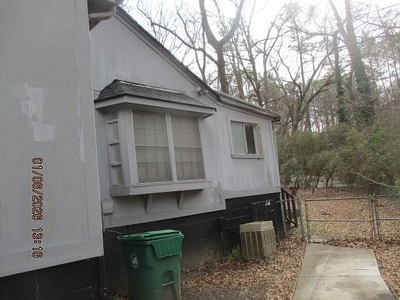 2nd image of 2125 River Rd