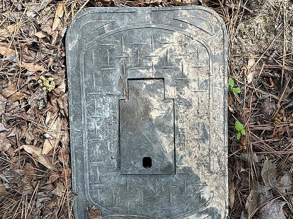 5th image of 775 Huckleberry Rd