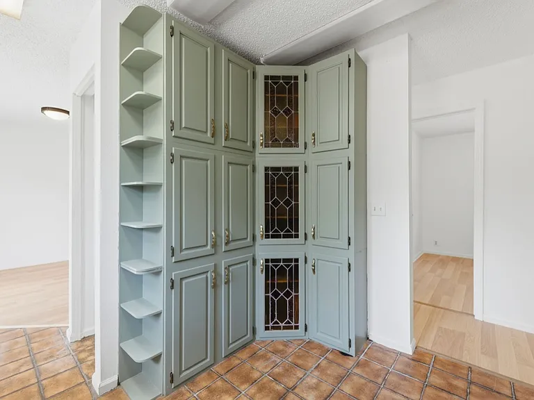 319 N Magnolia St — Photo 12