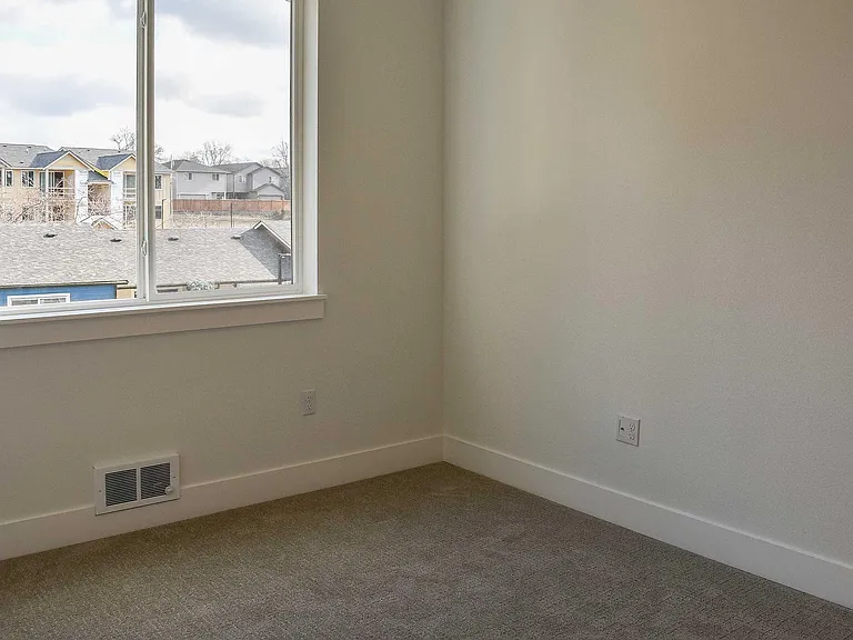 Lakeview Apartments — Photo 30