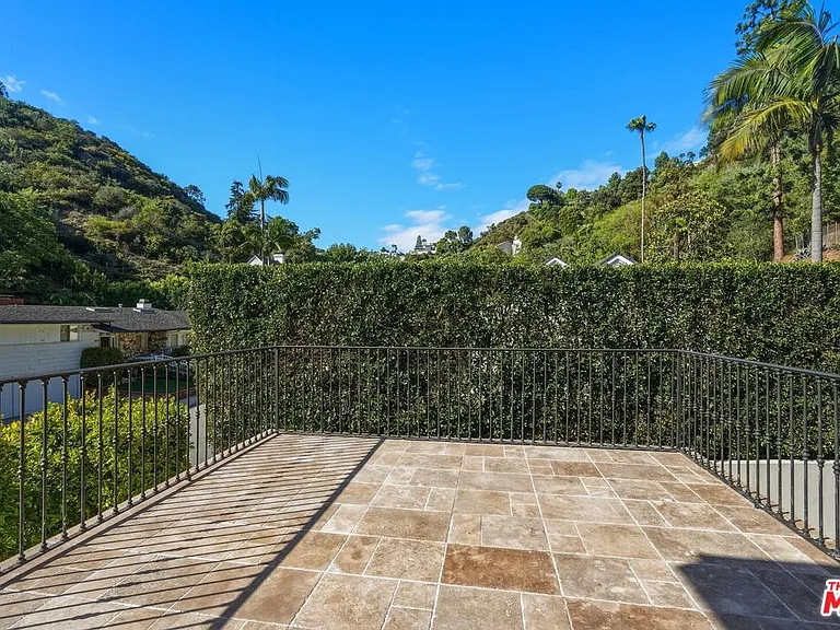 900 Chantilly Rd — Photo 37