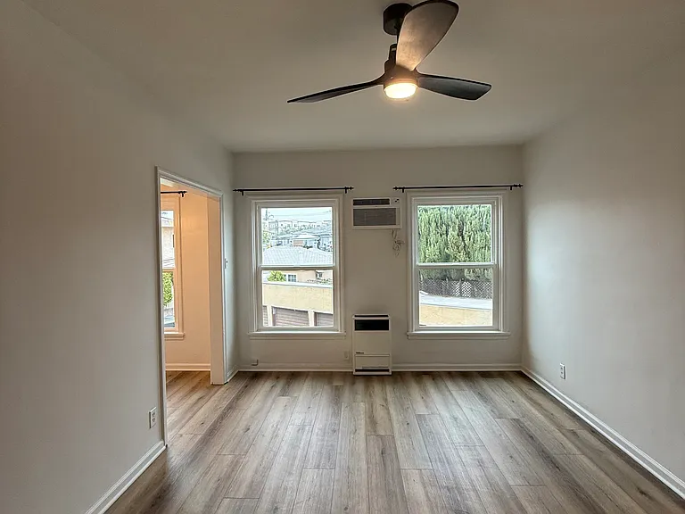 1121 E Chevy Chase Dr #11 — Photo 3