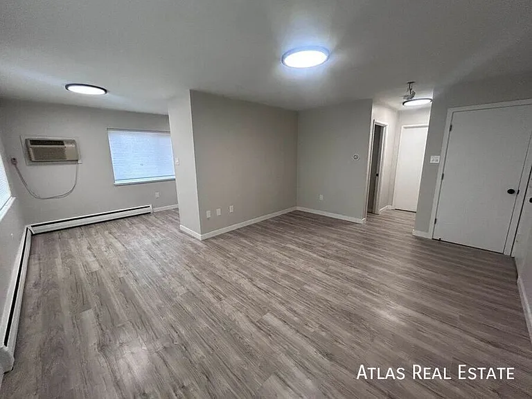 551 S Fairfax Street — Photo 28