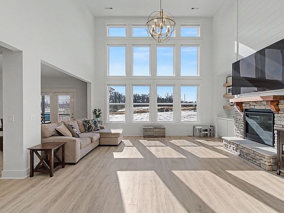 3rd image of 7299 Belvoir Dr