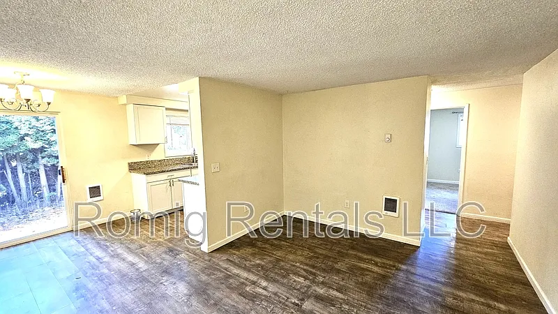 2 bed, 1.0 bath, 874 sqft, $1,595 — Photo 3