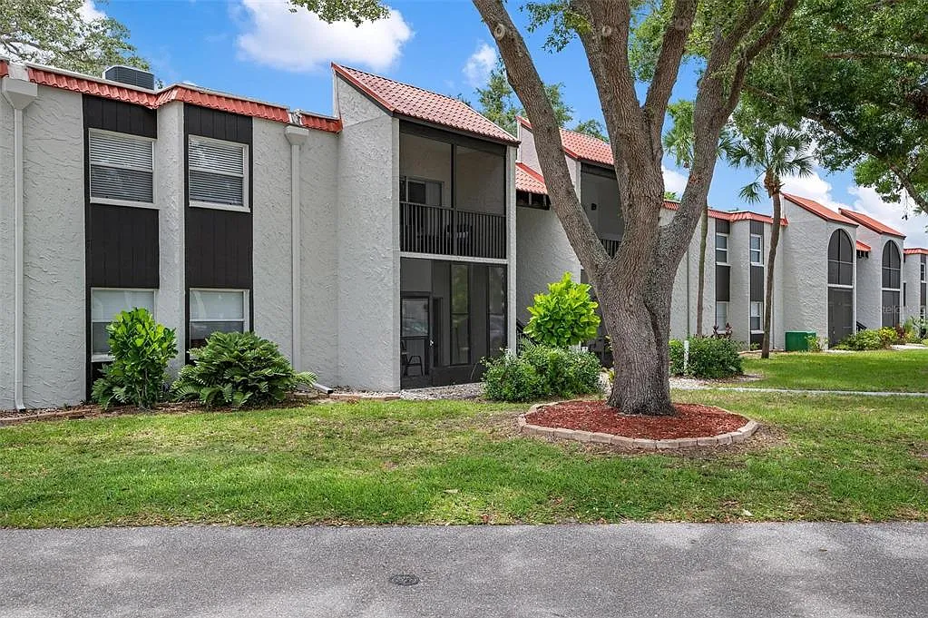 2 bed, 2.0 bath, 876 sqft, $1,700 — Photo 2