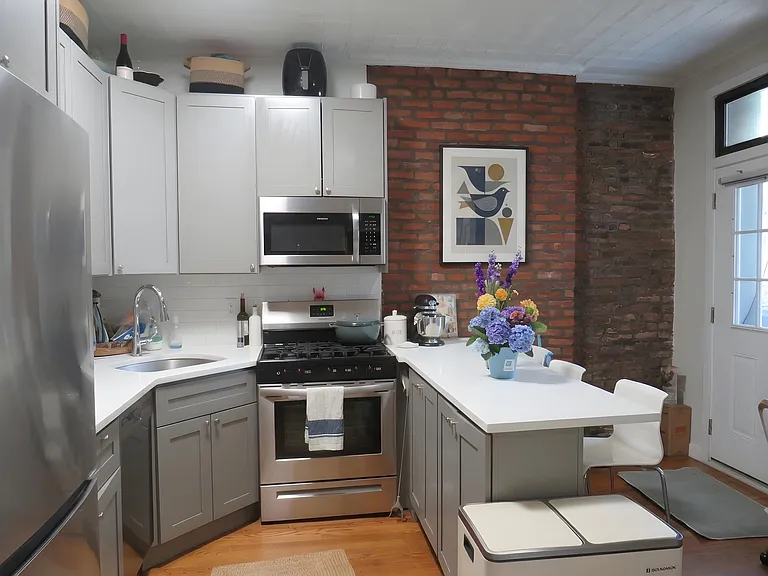 341 22nd St #2R — Photo 3