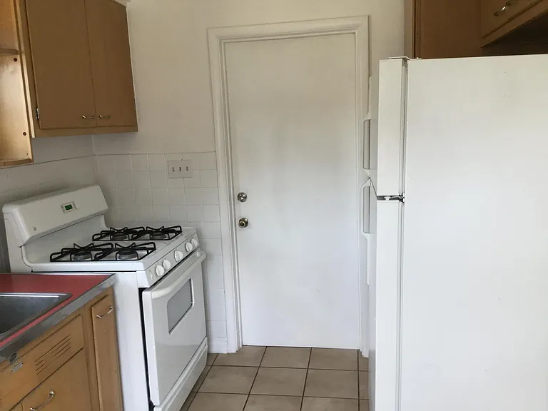 2142 Atkins Ave — Photo 9
