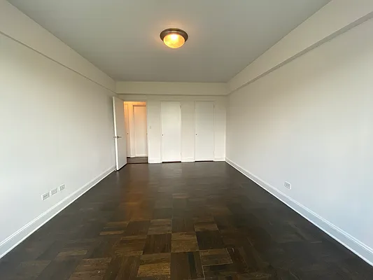Rented by essential NEW YORK Real Estate | media 9