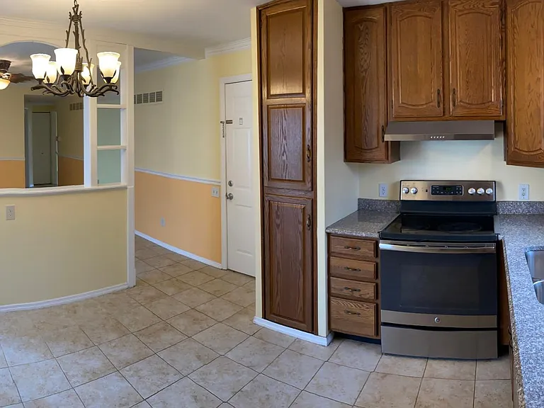 Clarington Dr — Photo 21