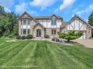 5916 Sunchase Cir, Lansing, MI 48917