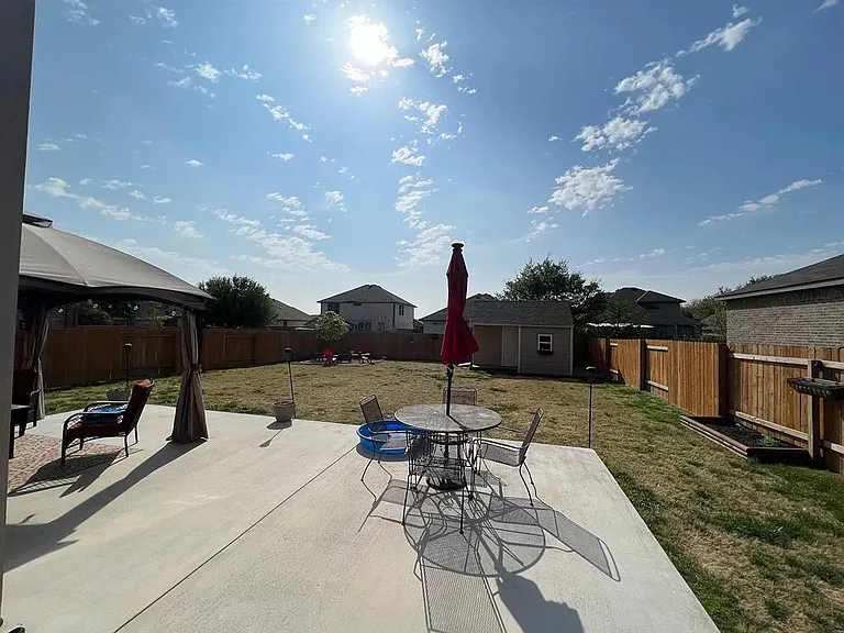1687 Twin Estates Dr — Photo 21