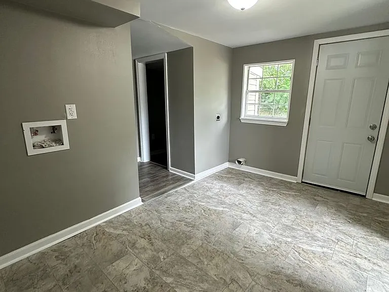 1818 N Weller Ave — Photo 7