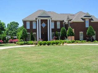 1800 Beauvoir Lake Ct, Montgomery, AL 36117