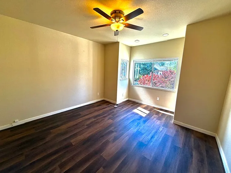 1619 Fairview St — Photo 13