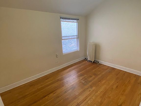 4th image of 5808 N Artesian Ave #2