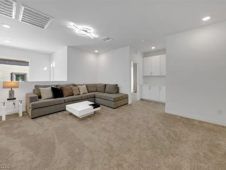 299 Mount Tyndall St — Photo 16