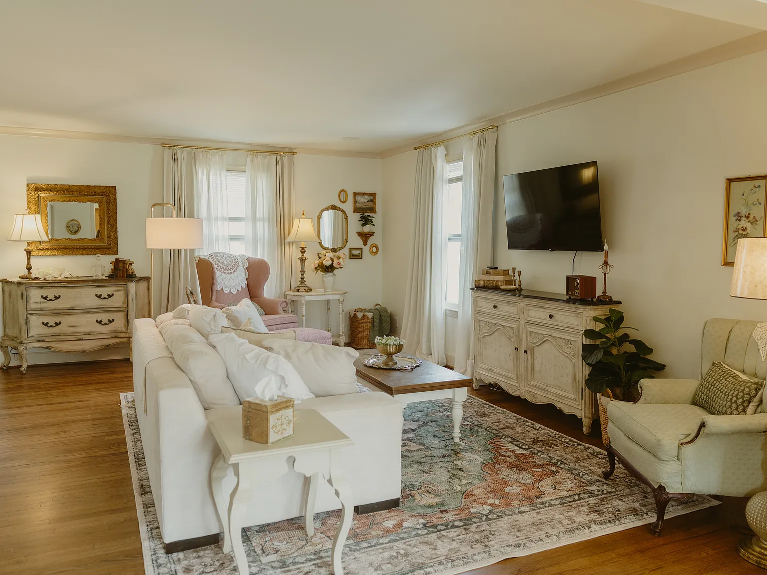 3 bed, 2.5 bath, 1900 sqft, $4,325 — Photo 3