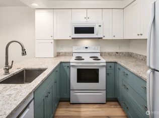 4231 NE 5th St APT C202, Renton, WA 98059