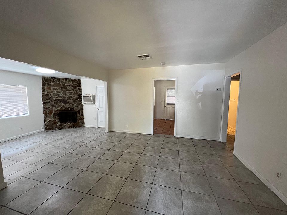 1st image of 208 Hayslett Ave
