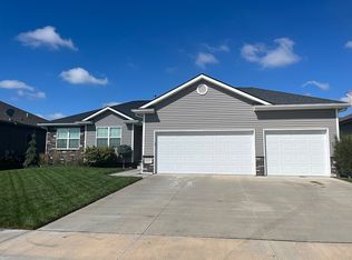 1227 N 96th St, Lincoln, NE 68505