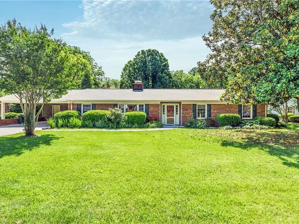 1010 Kingsridge Rd, Kernersville, NC 27284