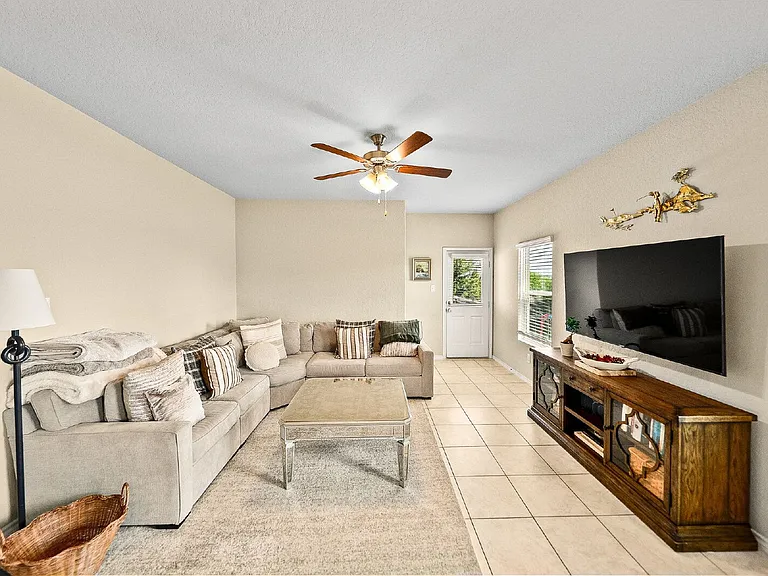 5702 Cicada Cir — Photo 7