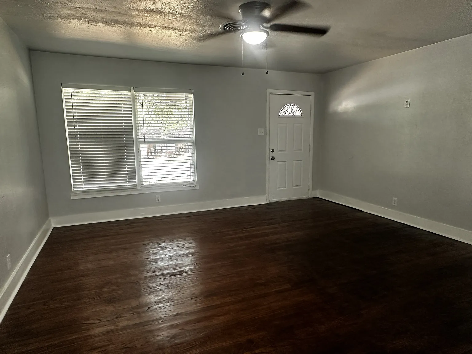3 bed, 1222 sqft, $2,195 — Photo 3