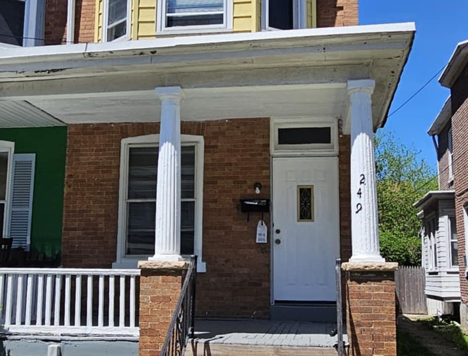 1st image of 249 Highland Ave #1