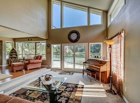 3rd image of 1018 Mountain View Blvd S