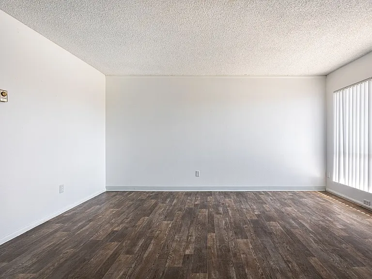 Park West Apartments — Photo 5