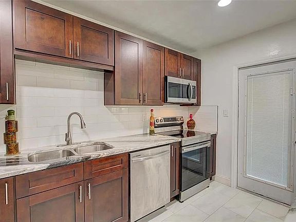 5th image of 1008 Chester Dr