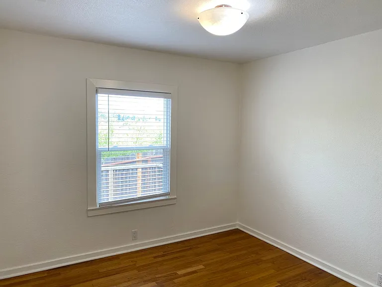 216 Bay St — Photo 11