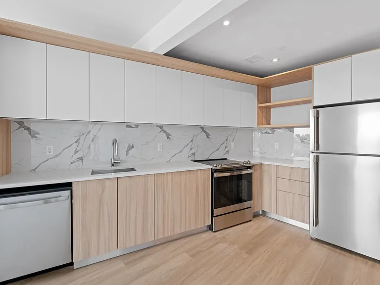 71-82 Parsons Blvd #610 — Photo 6