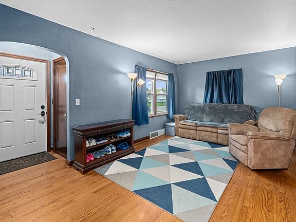 2nd image of 802 27th Ave