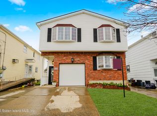459 Riga St, Staten Island, NY 10306