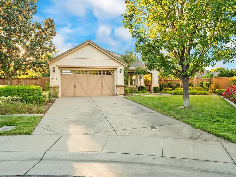 7405 Rothschild Ct — Photo 1