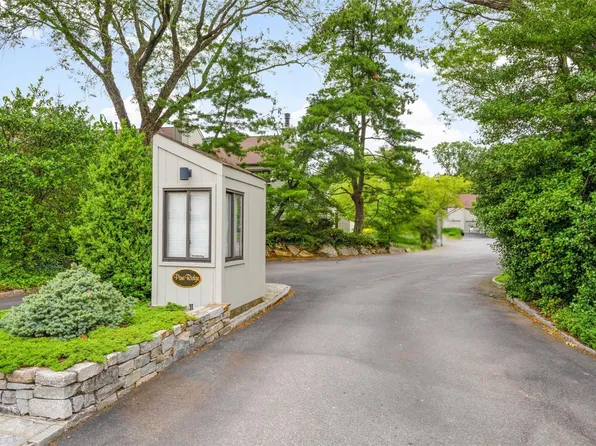 33 Pine Ridge Road, Larchmont, NY 10538