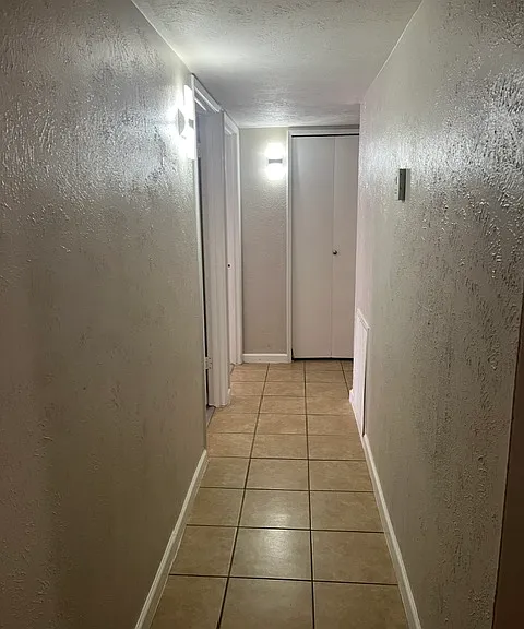 916 Hawthorne Dr — Photo 9
